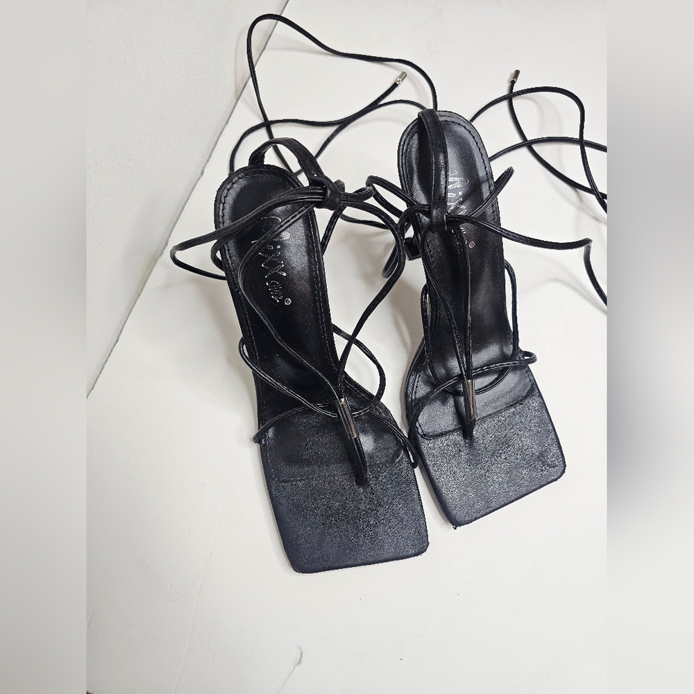 Mixx Shuz Black Strappy Thong Stiletto Heel Sandals - Size 7.5 Square Toe - Picture 3 of 9